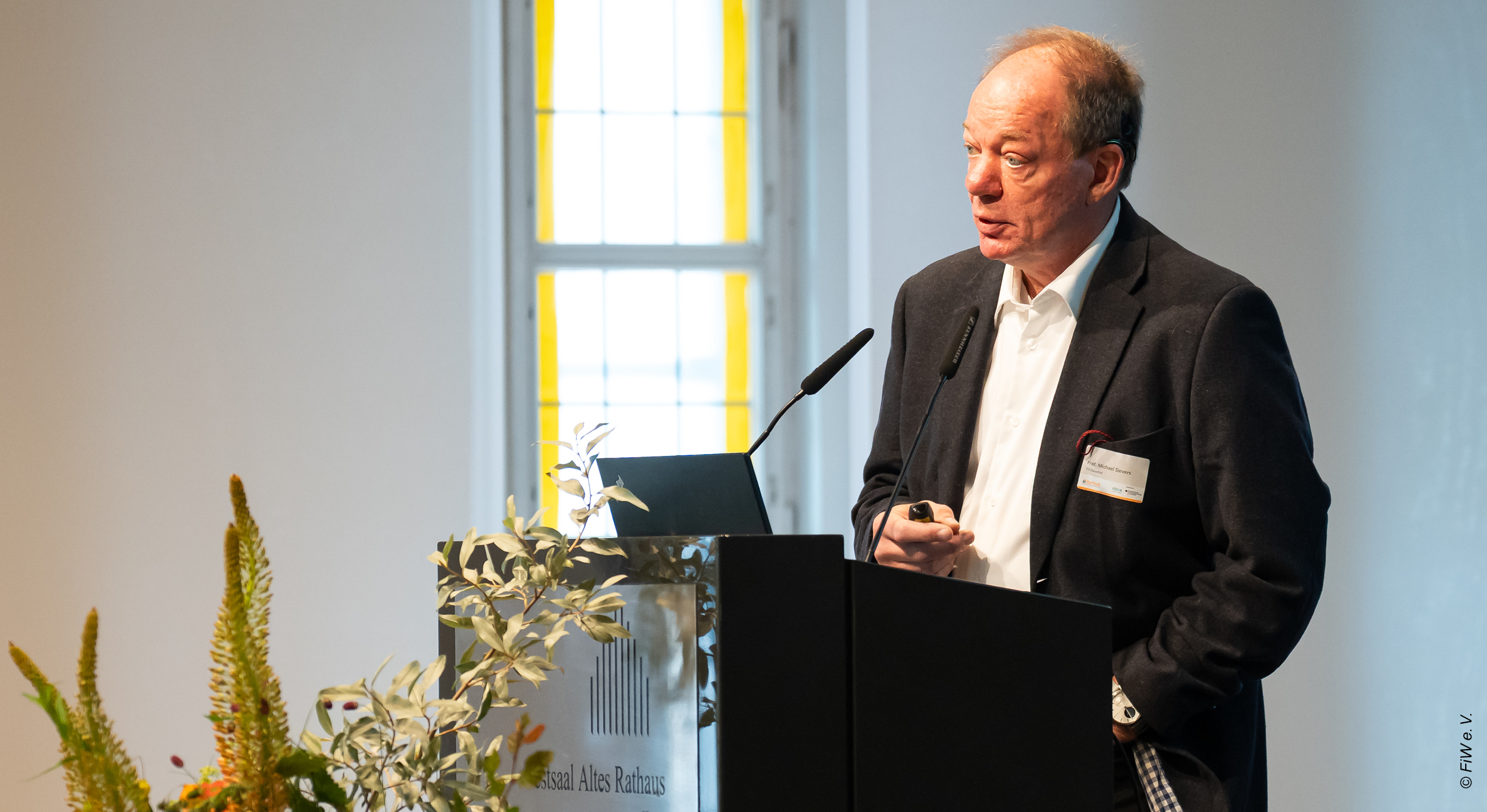 Prof. Dr.-Ing. Michael Sievers (TU Clausthal) presented the results of the KlimaPhoNds project. © FiW e. V.