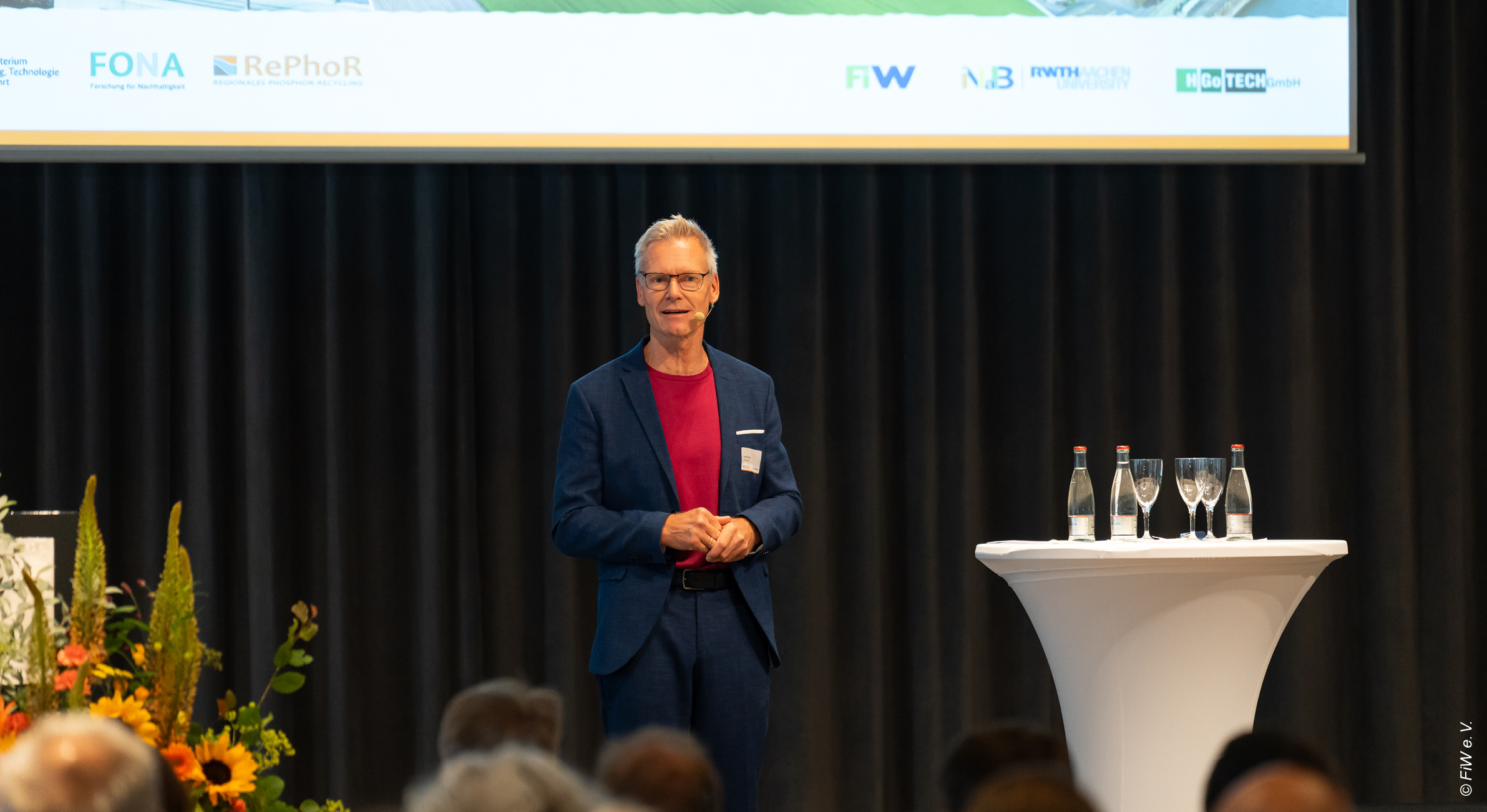 Moderator Ingolf Baur welcomes the participants. © FiW e. V.